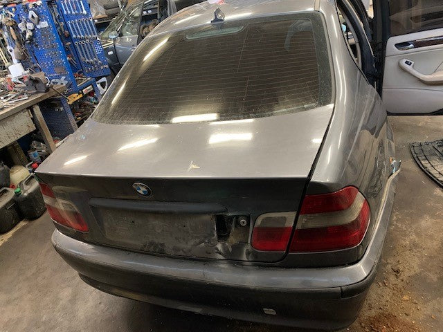 BMW 3-Serie E46 Pluk-Selv-Bil Med OEM Nr. Ophugger Fra BMW Ophugger
