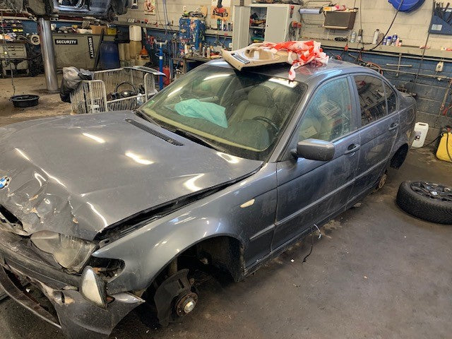 BMW 3-Serie E46 Pluk-Selv-Bil Med OEM Nr. Ophugger Fra BMW Ophugger