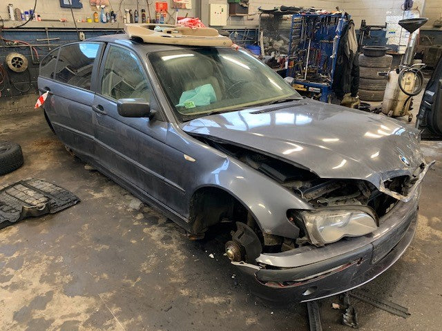 BMW 3-Serie E46 Pluk-Selv-Bil Med OEM Nr. Ophugger Fra BMW Ophugger