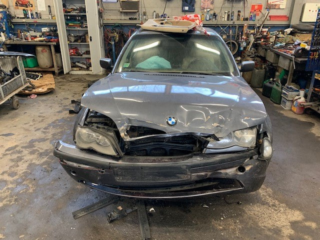 BMW 3-Serie E46 Pluk-Selv-Bil Med OEM Nr. Ophugger Fra BMW Ophugger
