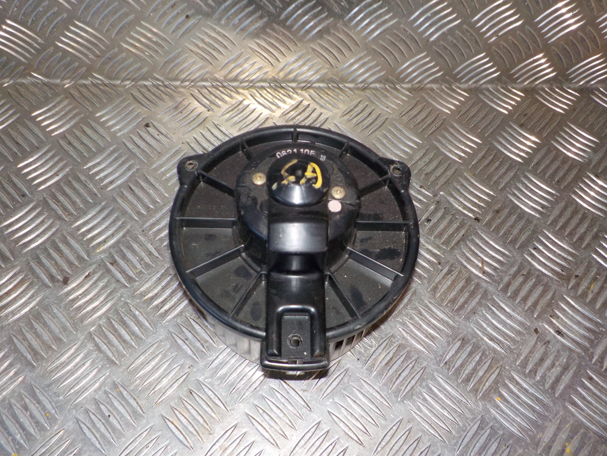 Toyota Yaris Jap. Varmeblæser Med OEM Nr. 194000082110F Fra Toyota Ophugger