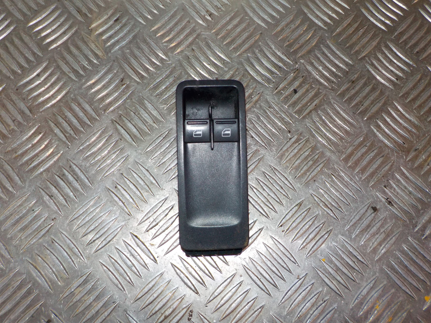 VW Polo 6R Kontakt Rudehejs Med OEM Nr. 6R0867255J9B9 Fra VW Ophugger