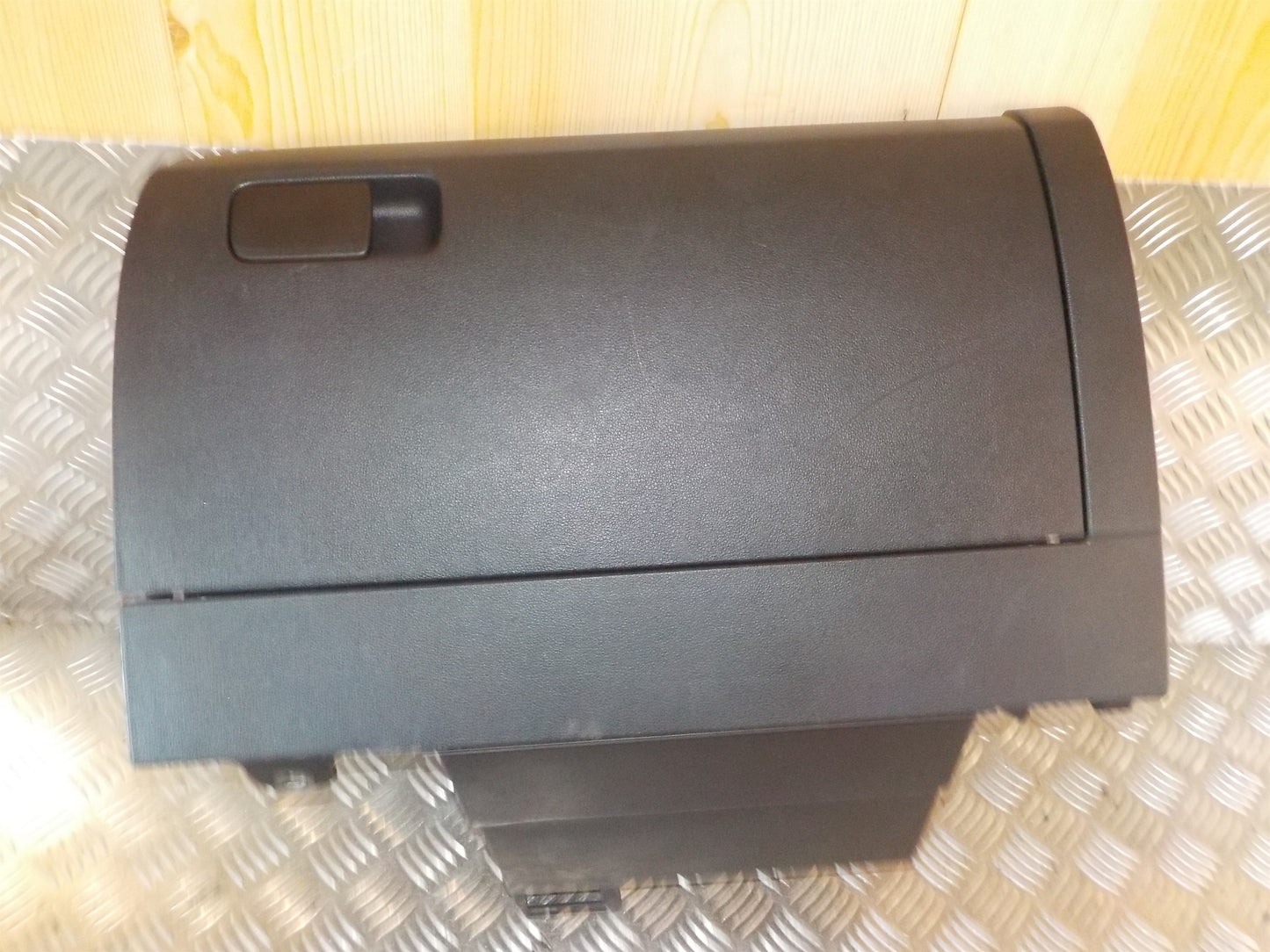 VW Polo 6R Handskerum Med OEM Nr. 6R1857121G82V Fra VW Ophugger