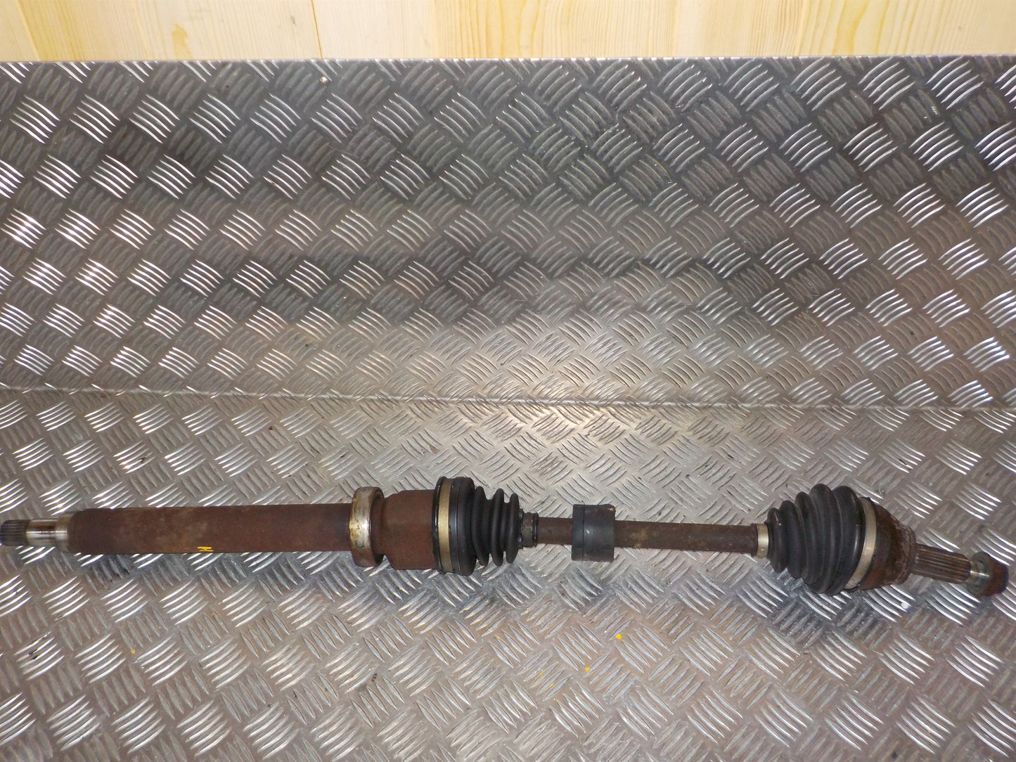 Ford Fiesta 7 Trækaksel For H Med OEM Nr. 1722704 Fra Ford Ophugger