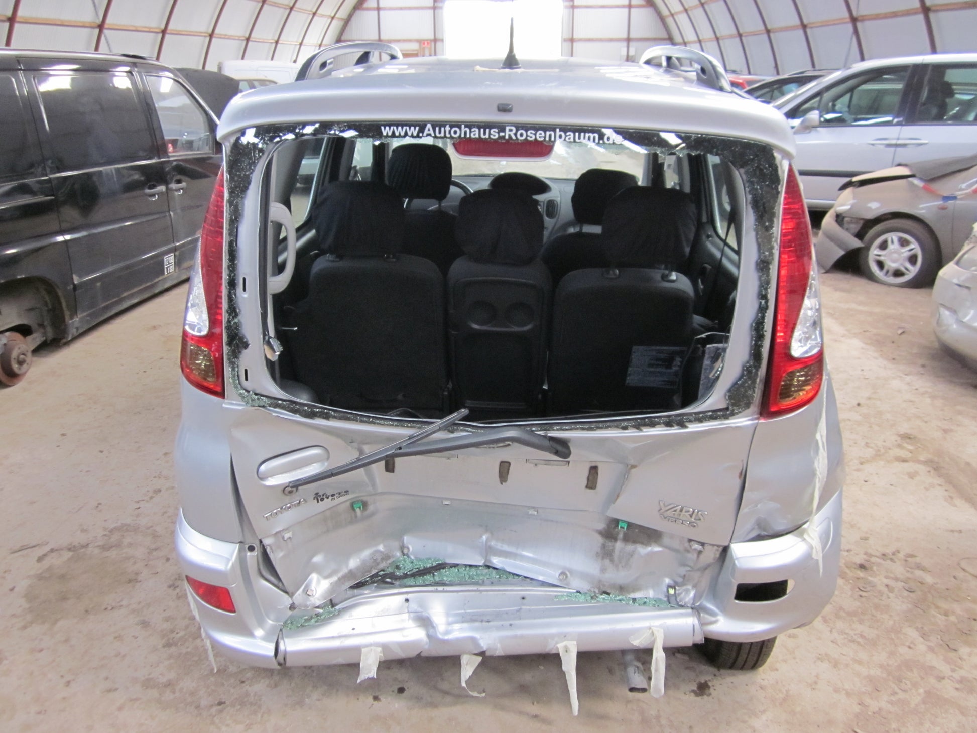 Toyota Yaris Verso Pluk-Selv-Bil Med OEM Nr. Ophugger Fra Toyota Ophugger