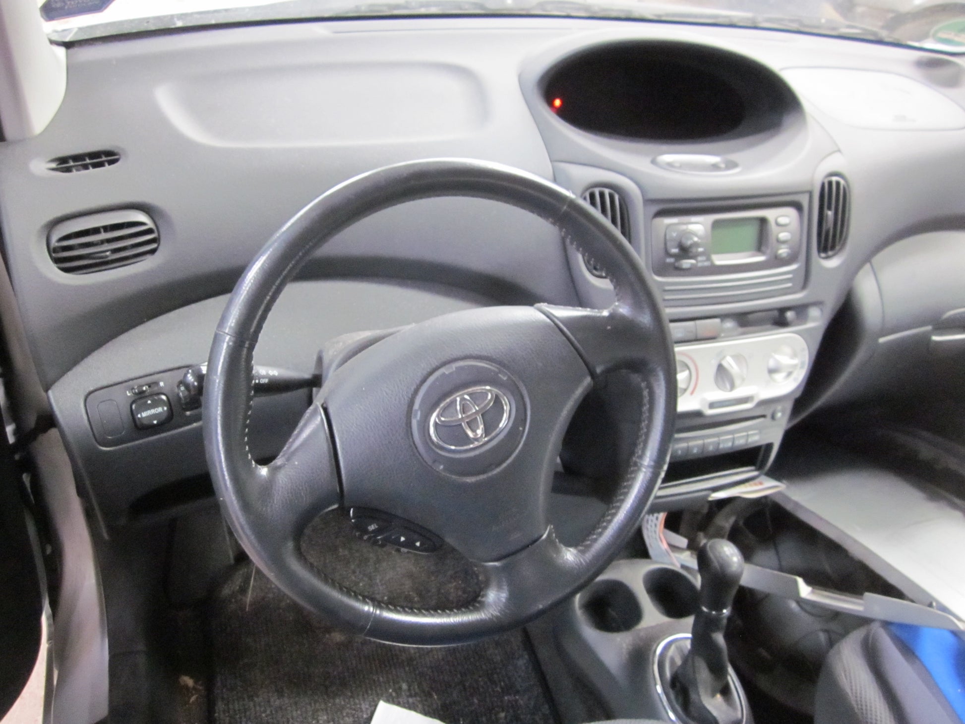 Toyota Yaris Verso Pluk-Selv-Bil Med OEM Nr. Ophugger Fra Toyota Ophugger