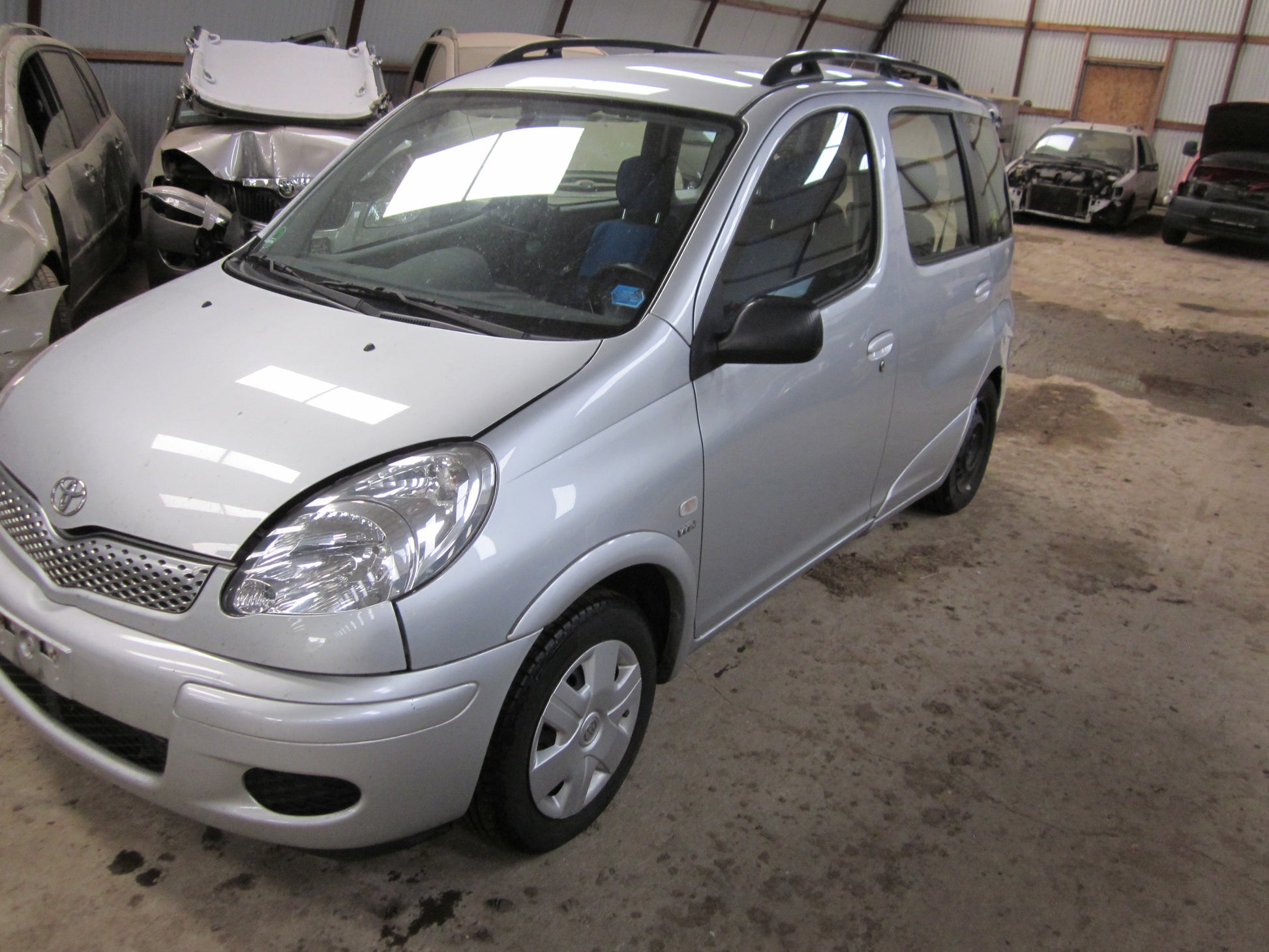 Toyota Yaris Verso Pluk-Selv-Bil Med OEM Nr. Ophugger Fra Toyota Ophugger