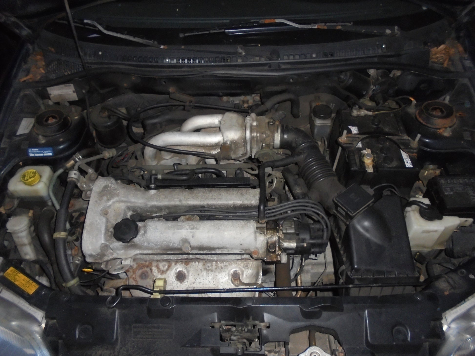 Mazda 323 C 3D BA13 Pluk-Selv-Bil Med OEM Nr. Ophugger Fra Mazda Ophugger