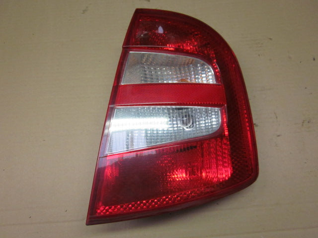 Skoda Fabia Baglygte Med OEM Nr. 6Y6945112B Fra Skoda Ophugger