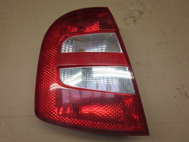 Skoda Fabia Baglygte Med OEM Nr. 6Y6945111B Fra Skoda Ophugger