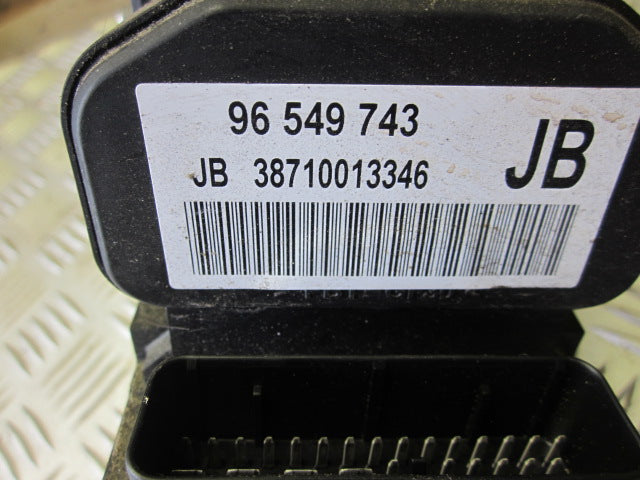 Daewoo Nubira Abs Pumpe Med OEM Nr. 96549743 Fra Daewoo Ophugger