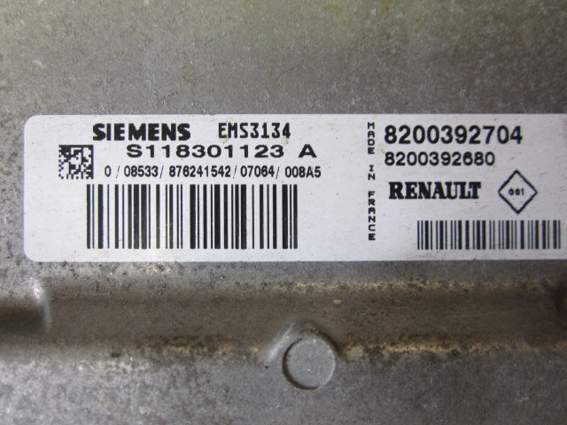 Renault Clio 3 Motorstyring - Motorstyreboks - Injection Elboks Med OEM Nr. 8200392704 Fra Renault Ophugger