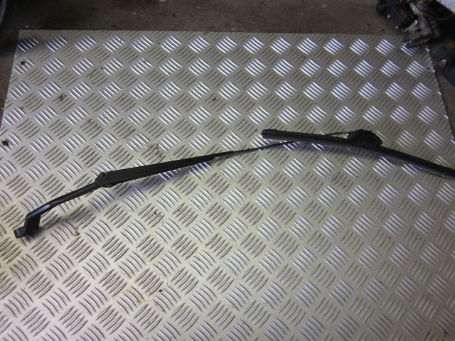 Nissan Almera N16 Viskerarm Med OEM Nr. Ophugger Fra Nissan Ophugger