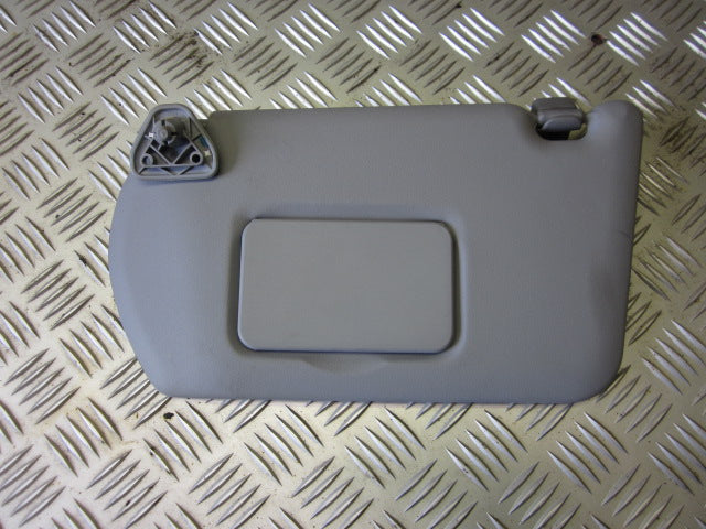 Nissan Almera N16 Solskærm Med OEM Nr. Ophugger Fra Nissan Ophugger