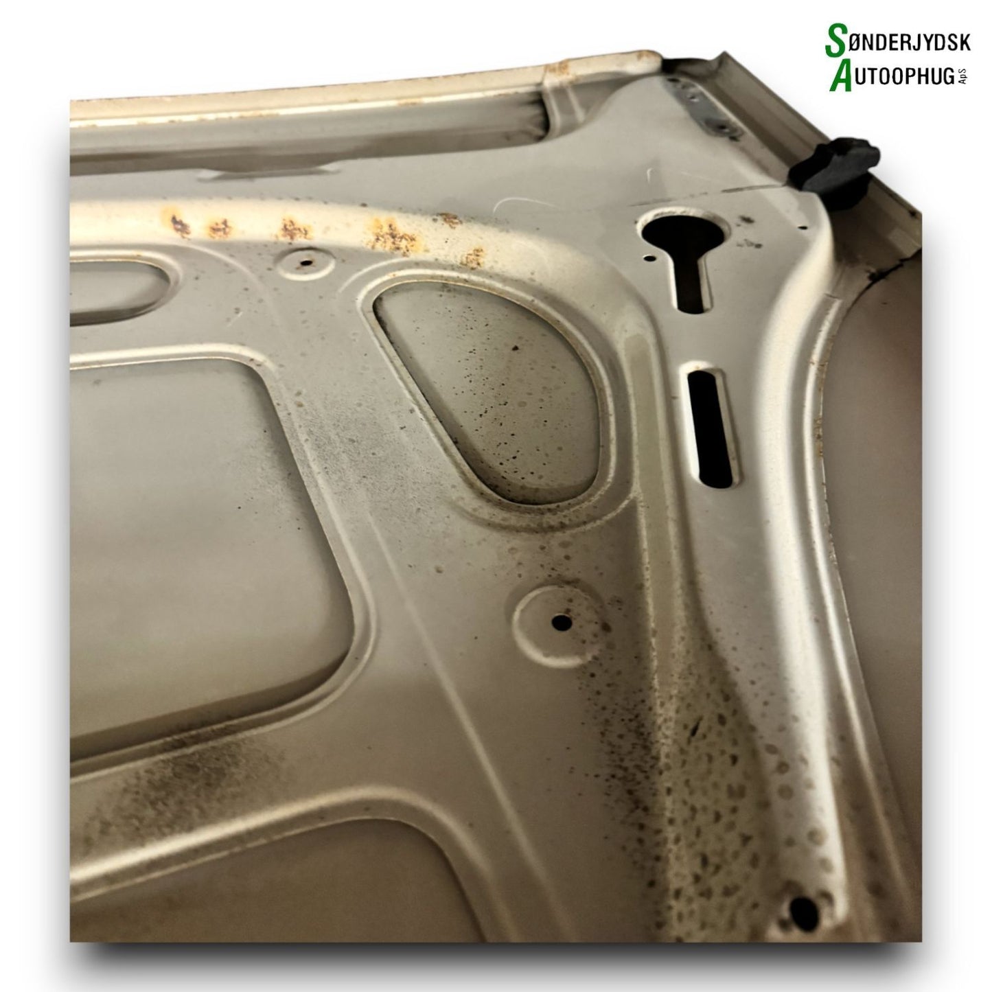 Opel Corsa A Fronthjelm Med OEM Nr. Ophugger Fra Opel Ophugger