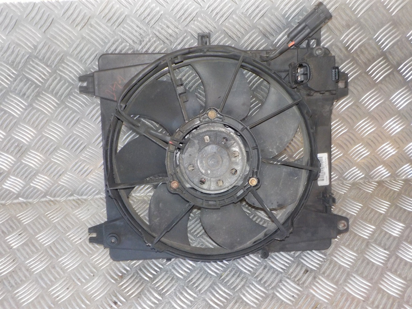 Toyota Aygo Kølerblæser El Med OEM Nr. 167118EA00 Fra Toyota Ophugger