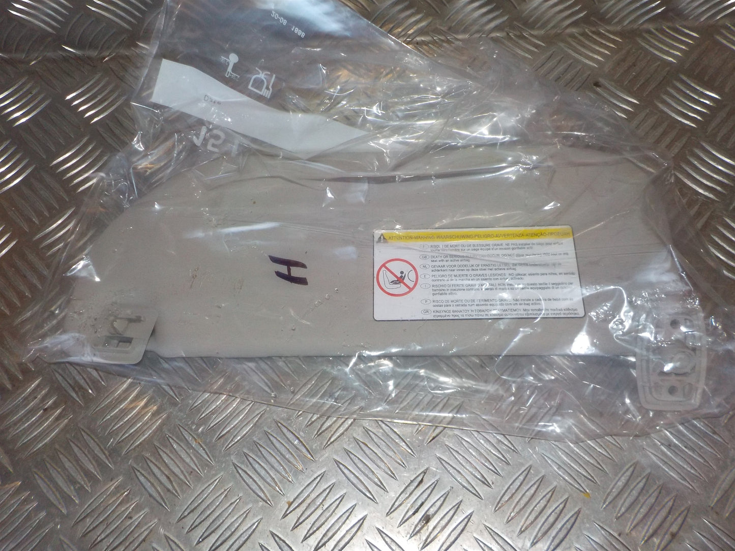 Toyota Aygo Solskærm Med OEM Nr. 047410H010 Fra Toyota Ophugger