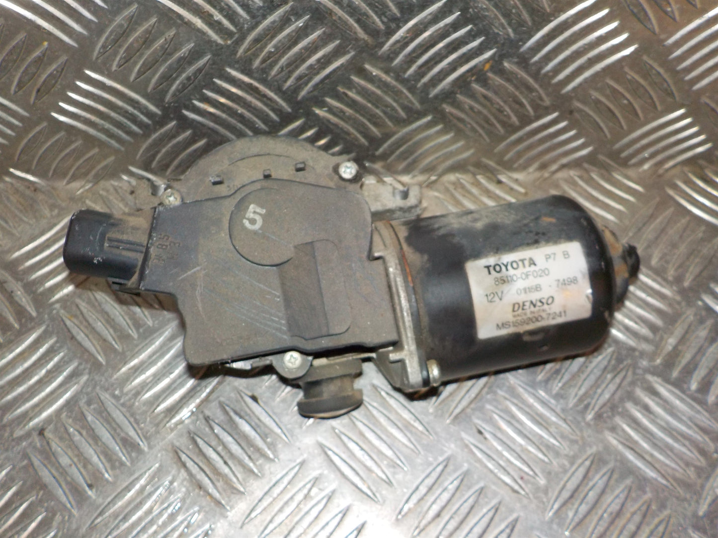 Toyota Corolla Verso Viskermotor Med OEM Nr. 851100F020 Fra Toyota Ophugger