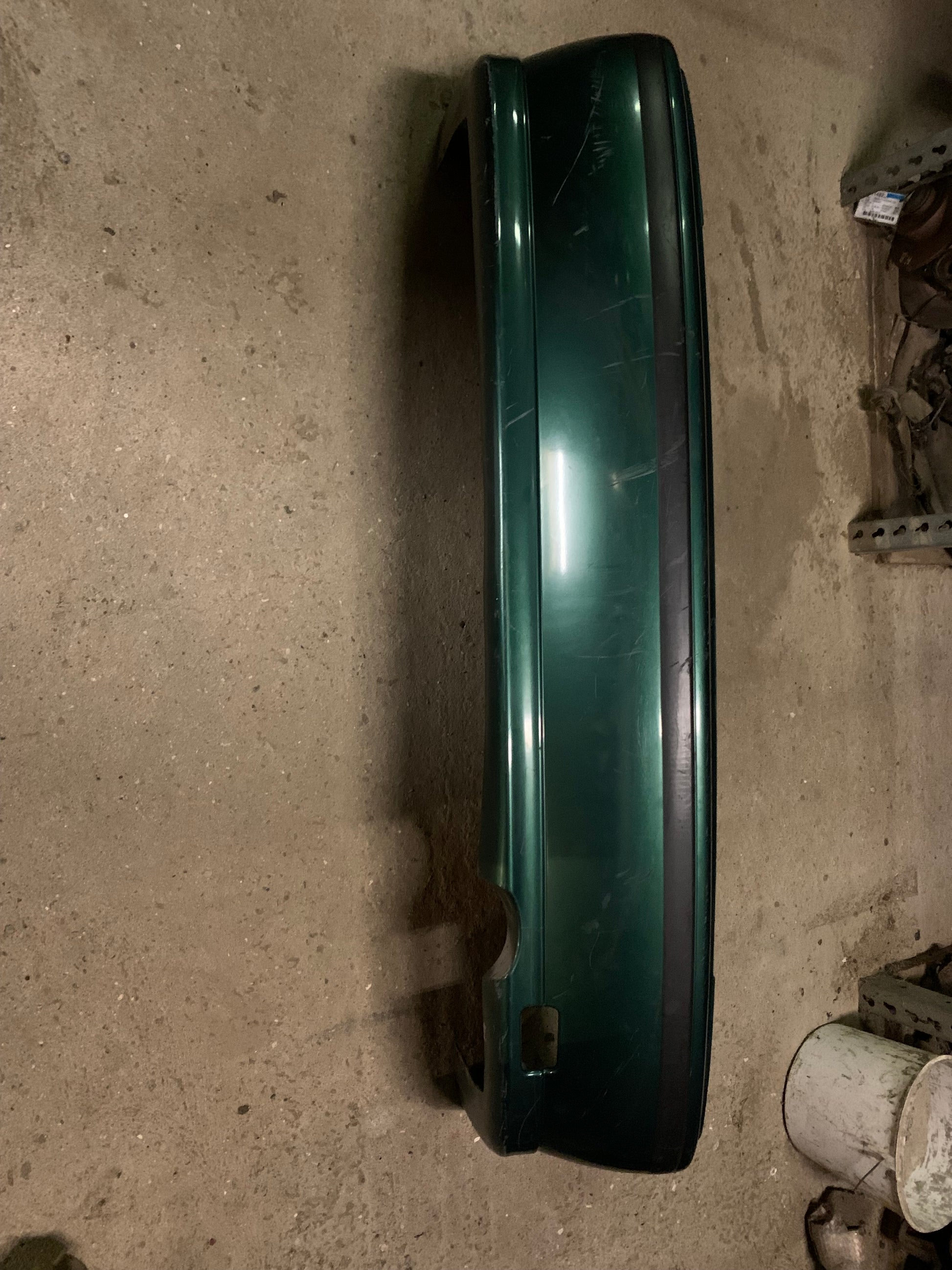 Nissan Almera N15 Bagkofanger Med OEM Nr. 850220N025 Fra Nissan Ophugger