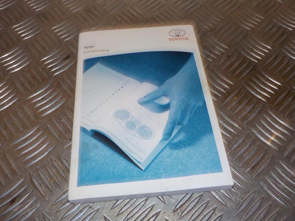 Toyota Aygo Instruktionsbog Med OEM Nr. DANSK Fra Toyota Ophugger