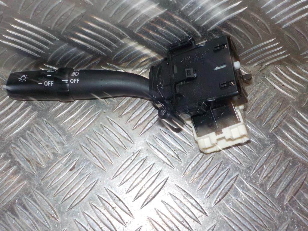 Toyota Corolla Verso Kontakt Blink Med OEM Nr. 8414005110 Fra Toyota Ophugger