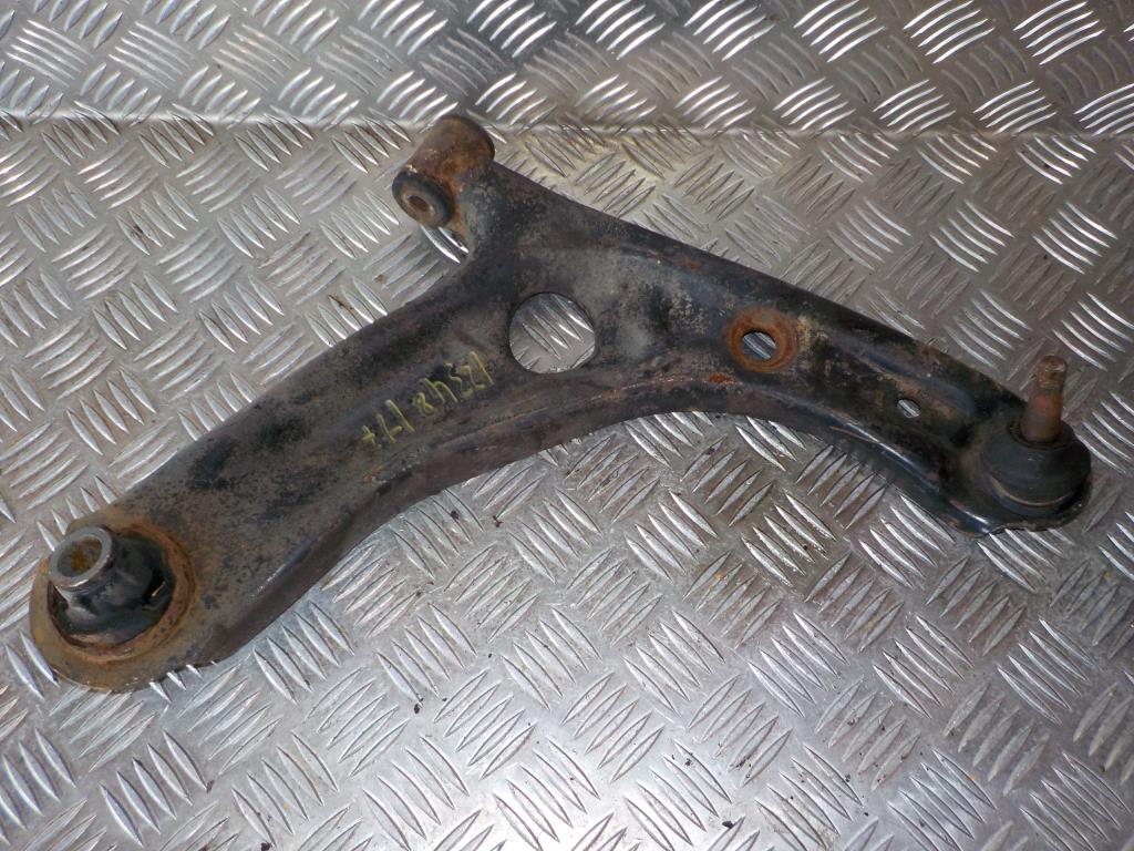 Toyota Aygo Bærearm F.N. H Med OEM Nr. Ophugger Fra Toyota Ophugger