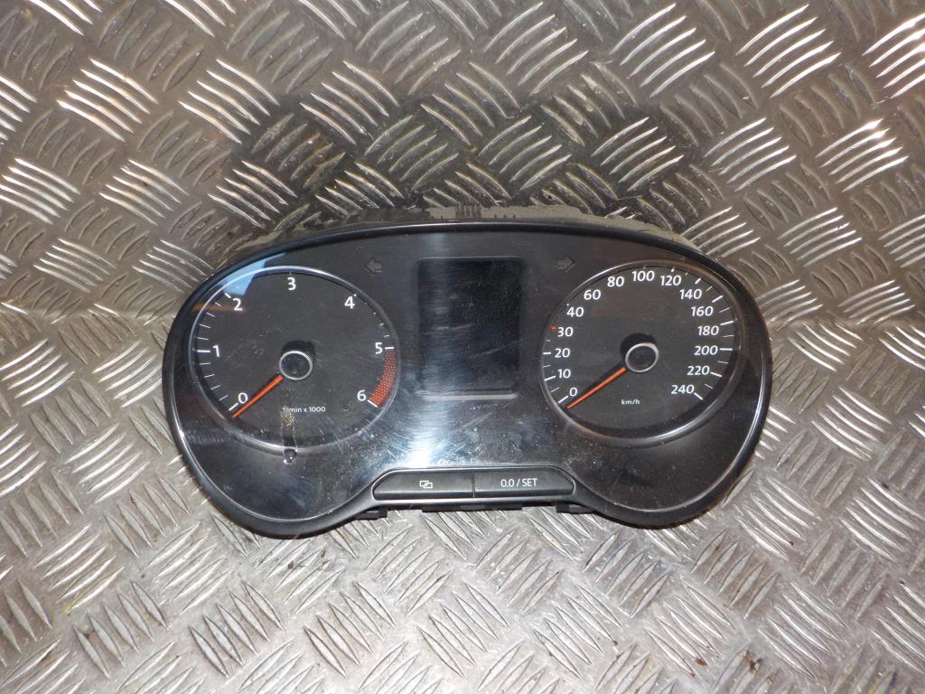 VW Polo 6R Speedometer - Instrument Med OEM Nr. 6R0920861D Fra VW Ophugger