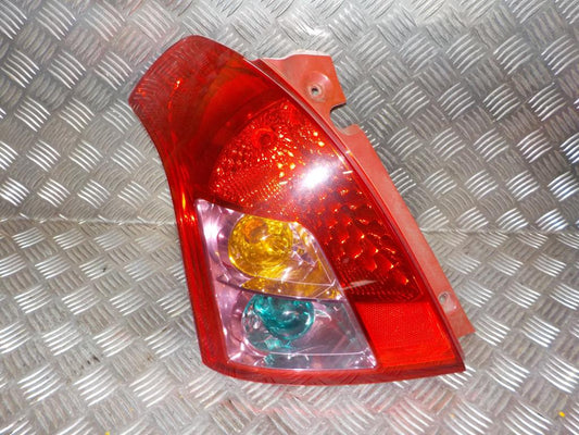Suzuki Swift Baglygte Med OEM Nr. 3567072K00 Fra Suzuki Ophugger