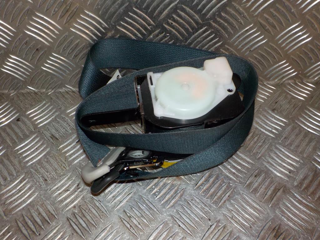 Toyota Yaris Fr. Sikkerhedsseler For Med OEM Nr. 732200D052C2 Fra Toyota Ophugger