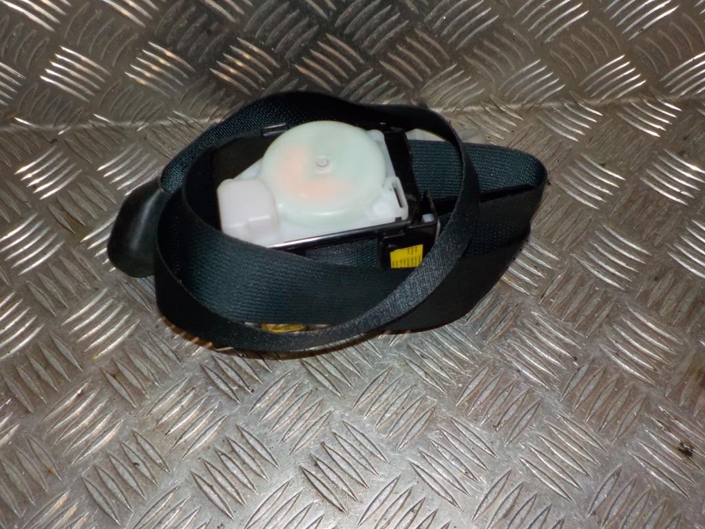 Toyota Yaris Fr. Sikkerhedsseler For Med OEM Nr. 732100D032C5 Fra Toyota Ophugger