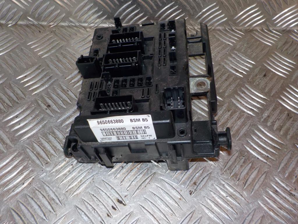 Peugeot 307 Sikringsboks Med OEM Nr. 9650663880 Fra Peugeot Ophugger