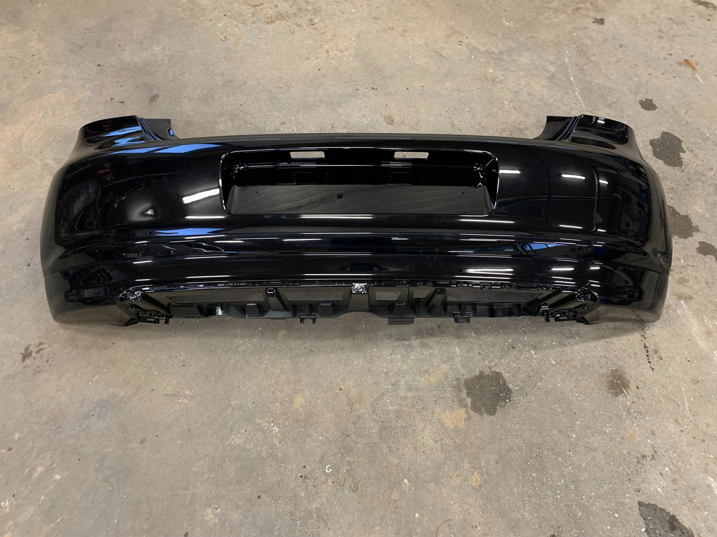 VW Polo 6R Bagkofanger Med OEM Nr. 6R6807421AT Fra VW Ophugger