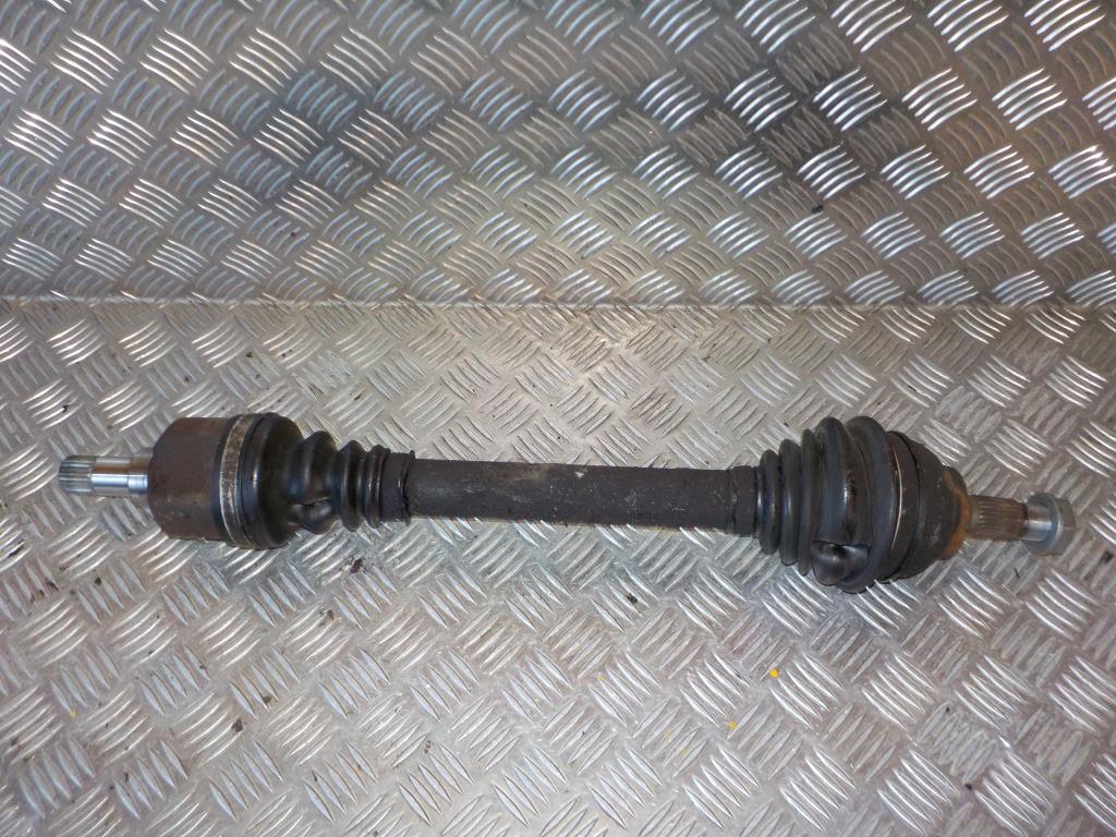 Peugeot 308 Trækaksel For V Med OEM Nr. 3272PZ Fra Peugeot Ophugger