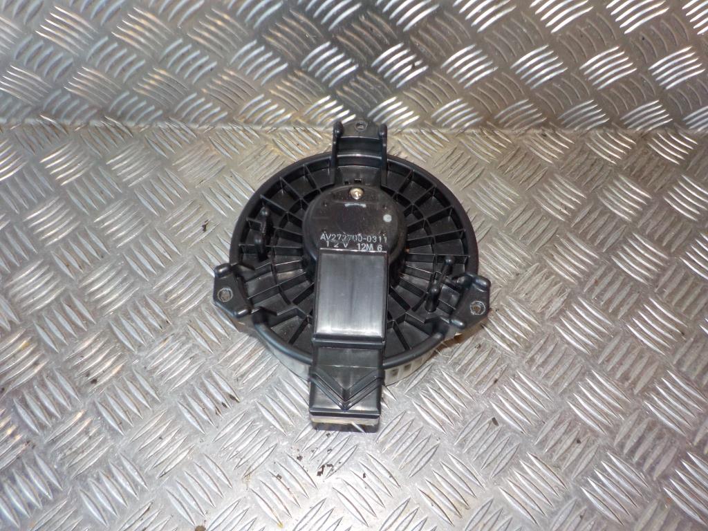 Toyota Yaris Varmeblæser Med OEM Nr. 871030D101 Fra Toyota Ophugger