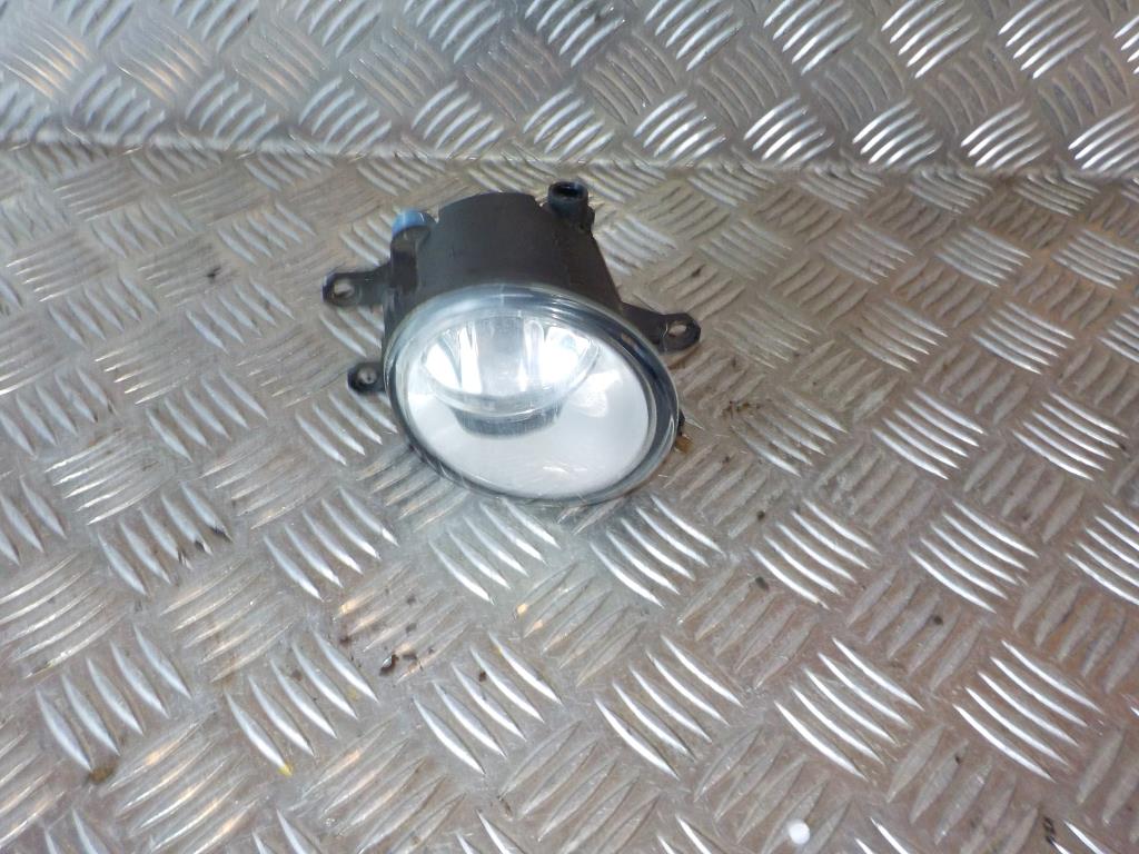 Toyota Yaris Tågelygte For Med OEM Nr. 812200D042 Fra Toyota Ophugger