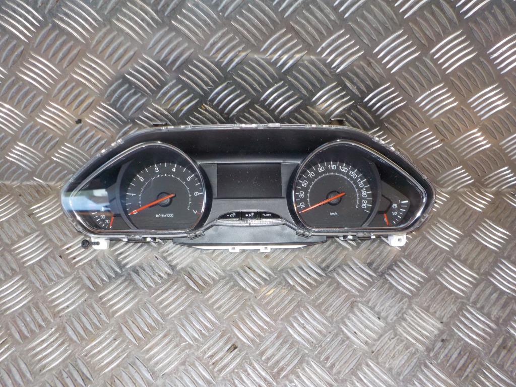 Peugeot 208 Speedometer - Instrument Med OEM Nr. 9813868880 Fra Peugeot Ophugger