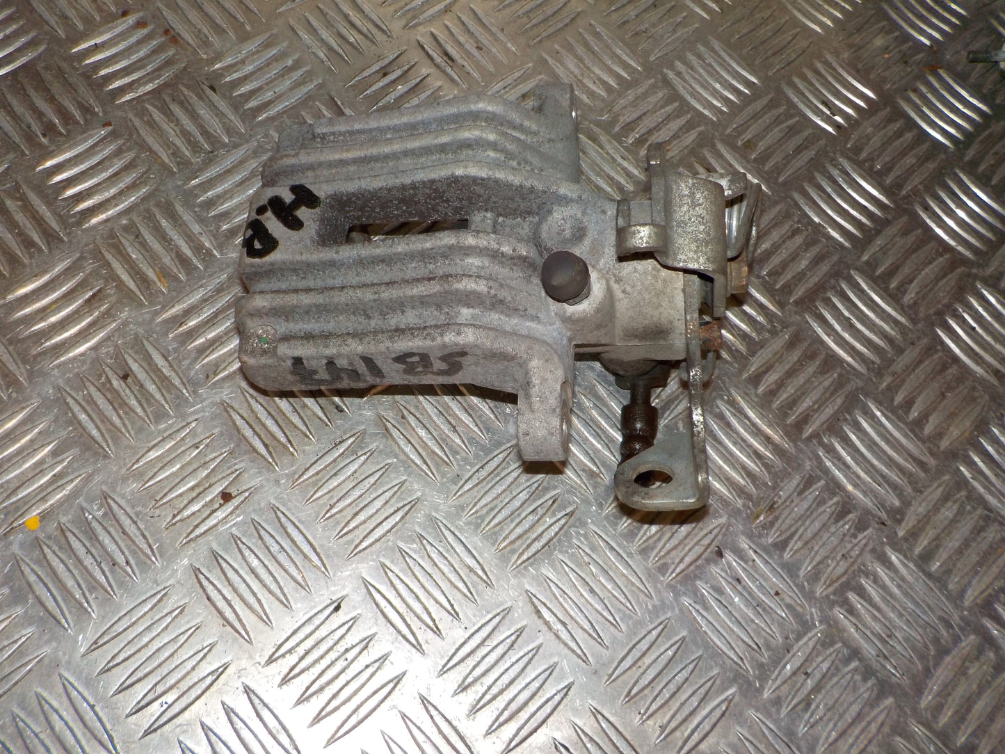 VW Passat 3B Bremsekaliber HB Med OEM Nr. 8E0615424 Fra VW Ophugger