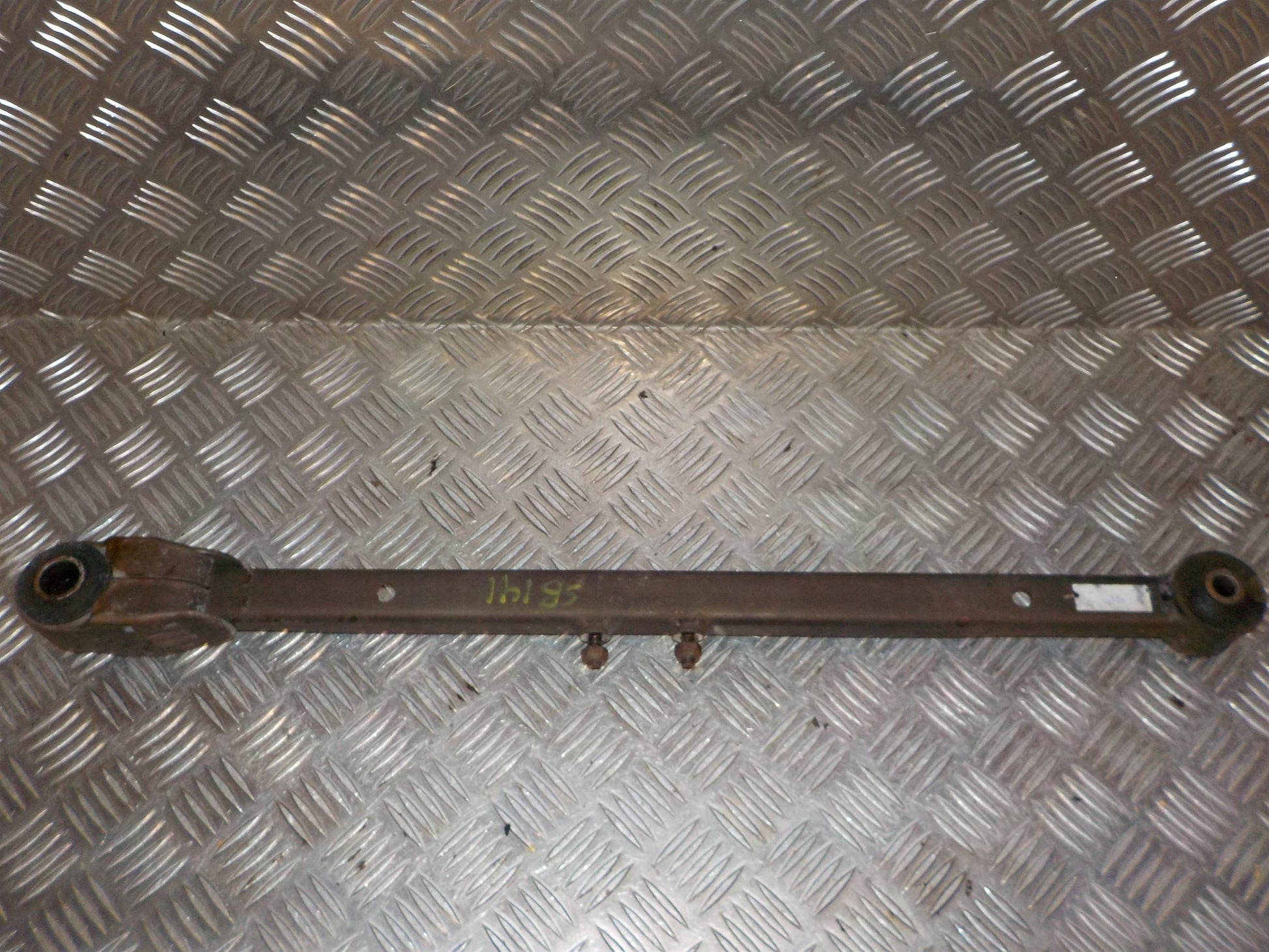 Mazda Premacy Bærearm Bag V Med OEM Nr. BJ3D28250A Fra Mazda Ophugger