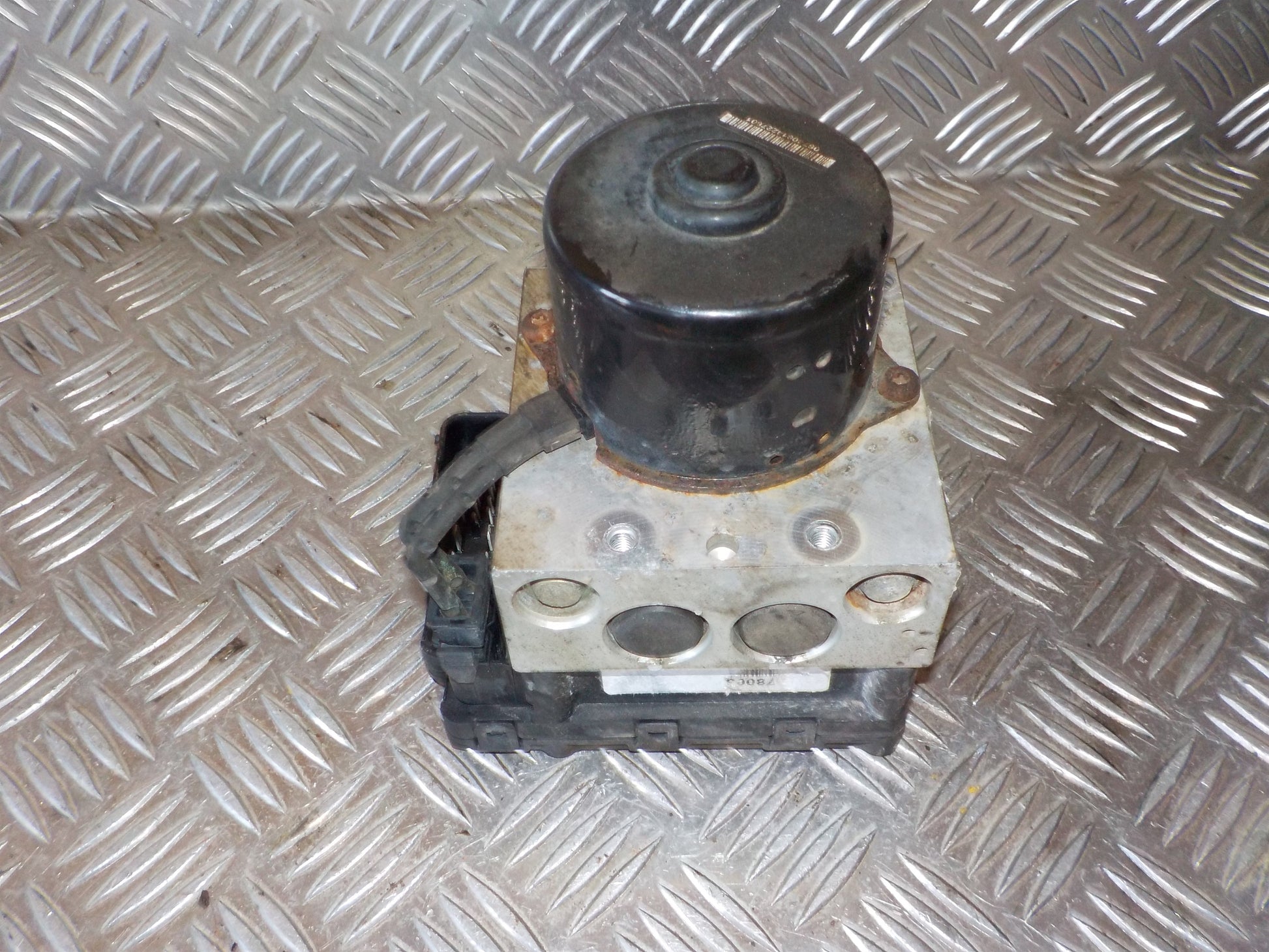 Seat Cordoba Abs Pumpe Med OEM Nr. 1J0698117A Fra Seat Ophugger