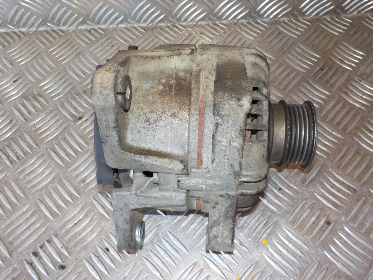 Opel Astra G Generator Med OEM Nr. 0124425005 Fra Opel Ophugger