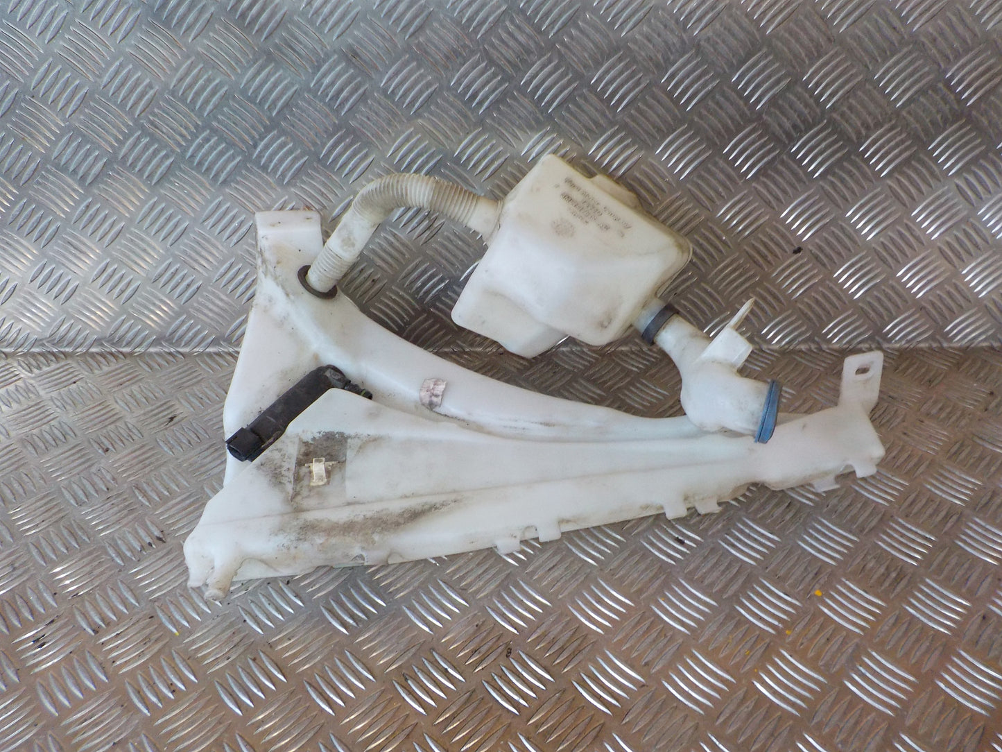 Volvo S40/V50 Sprinkler M/Motor Med OEM Nr. 3M5117618AE Fra Volvo Ophugger