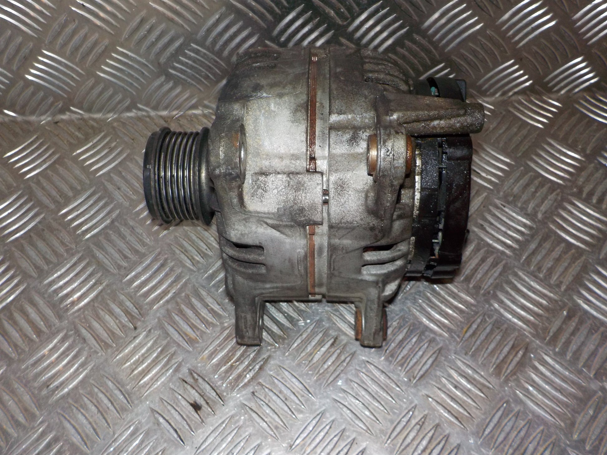 Skoda Octavia Generator Med OEM Nr. 038903018Q Fra Skoda Ophugger