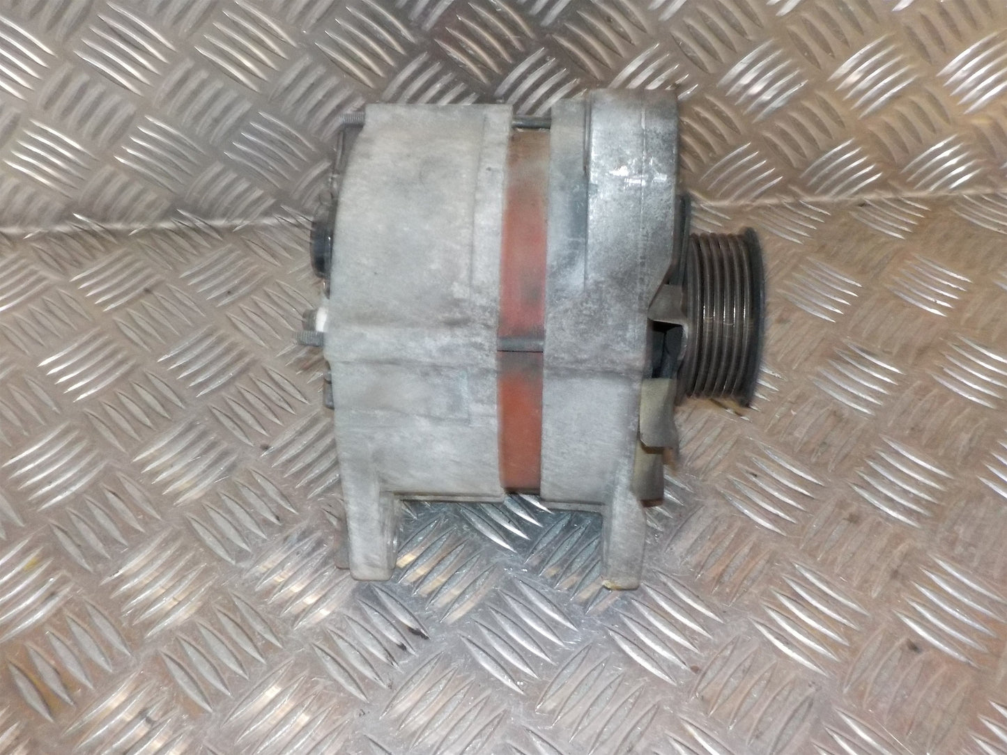 Audi 100 C4 Generator Med OEM Nr. 0120469908 Fra Audi Ophugger