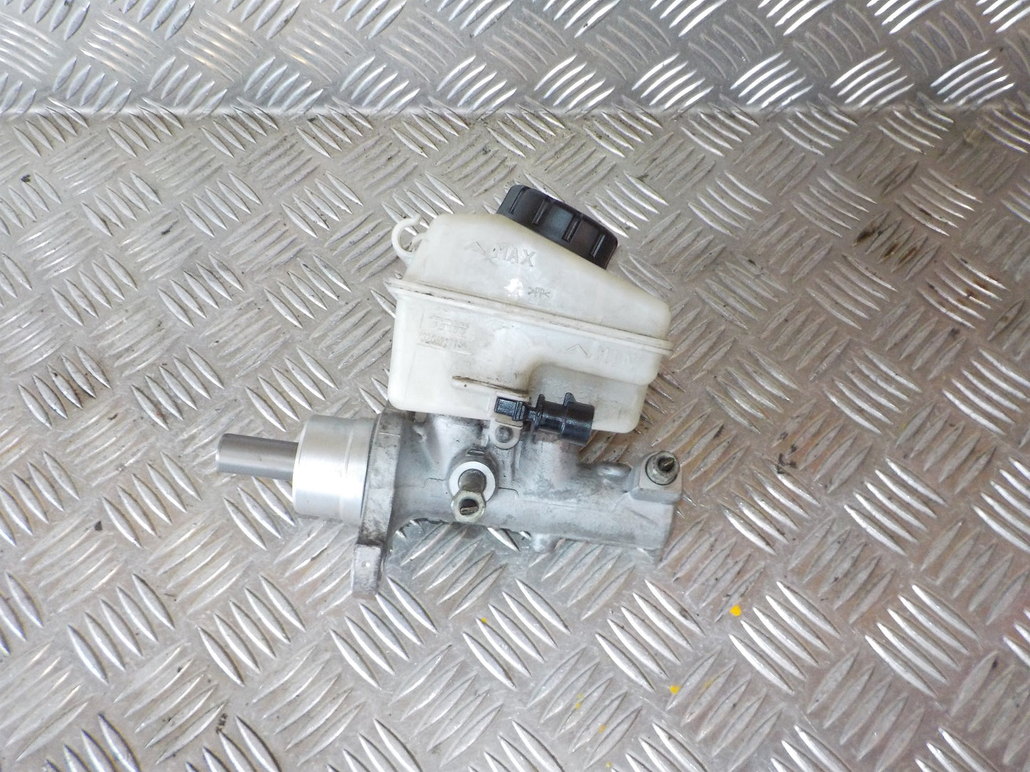Opel Astra H Bremsehovedcylinder Med OEM Nr. 93189712 Fra Opel Ophugger