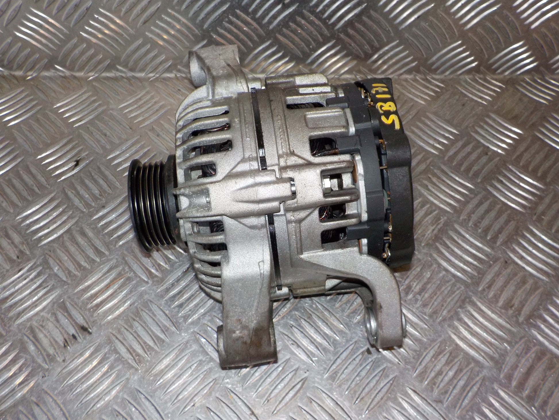 Opel Zafira A Generator Med OEM Nr. 0124225024 Fra Opel Ophugger