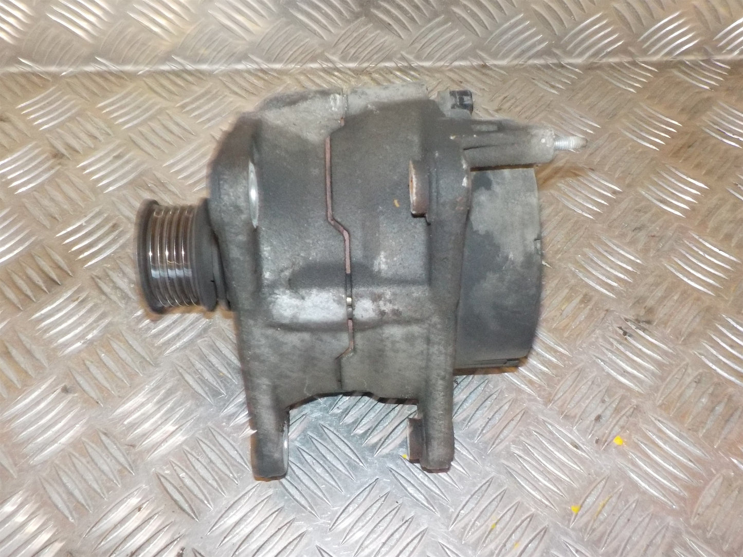 VW Polo CLA Variant 6K Generator Med OEM Nr. 028903025GX Fra VW Ophugger