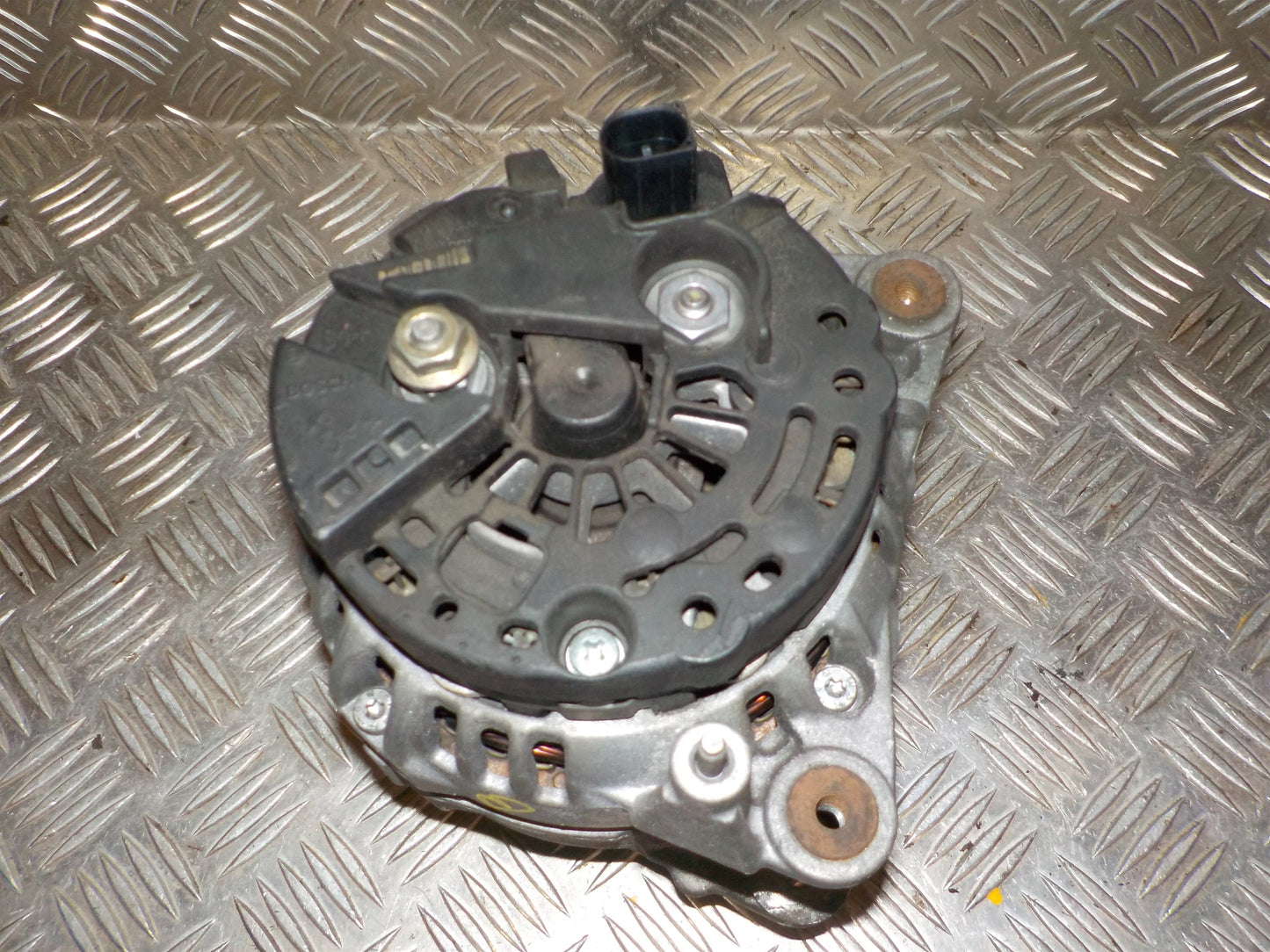 Audi A4 8D Generator Med OEM Nr. 0986041870 Fra Audi Ophugger