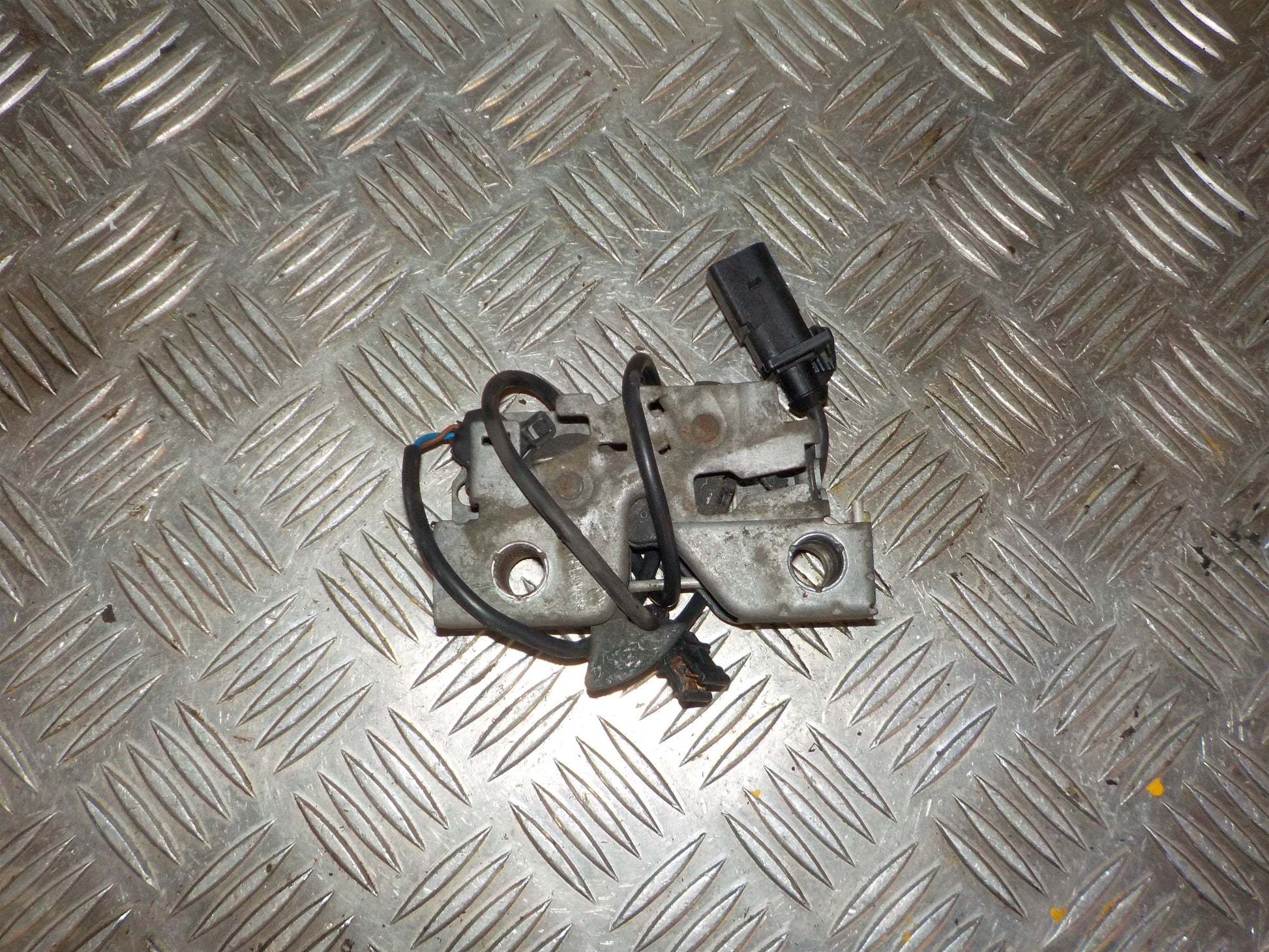 Seat Mii Hjelmlås Med OEM Nr. 1S0823509D Fra Seat Ophugger