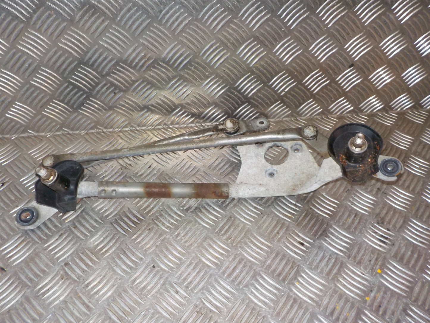 Toyota Yaris Viskertræk Med OEM Nr. 851500D080 Fra Toyota Ophugger