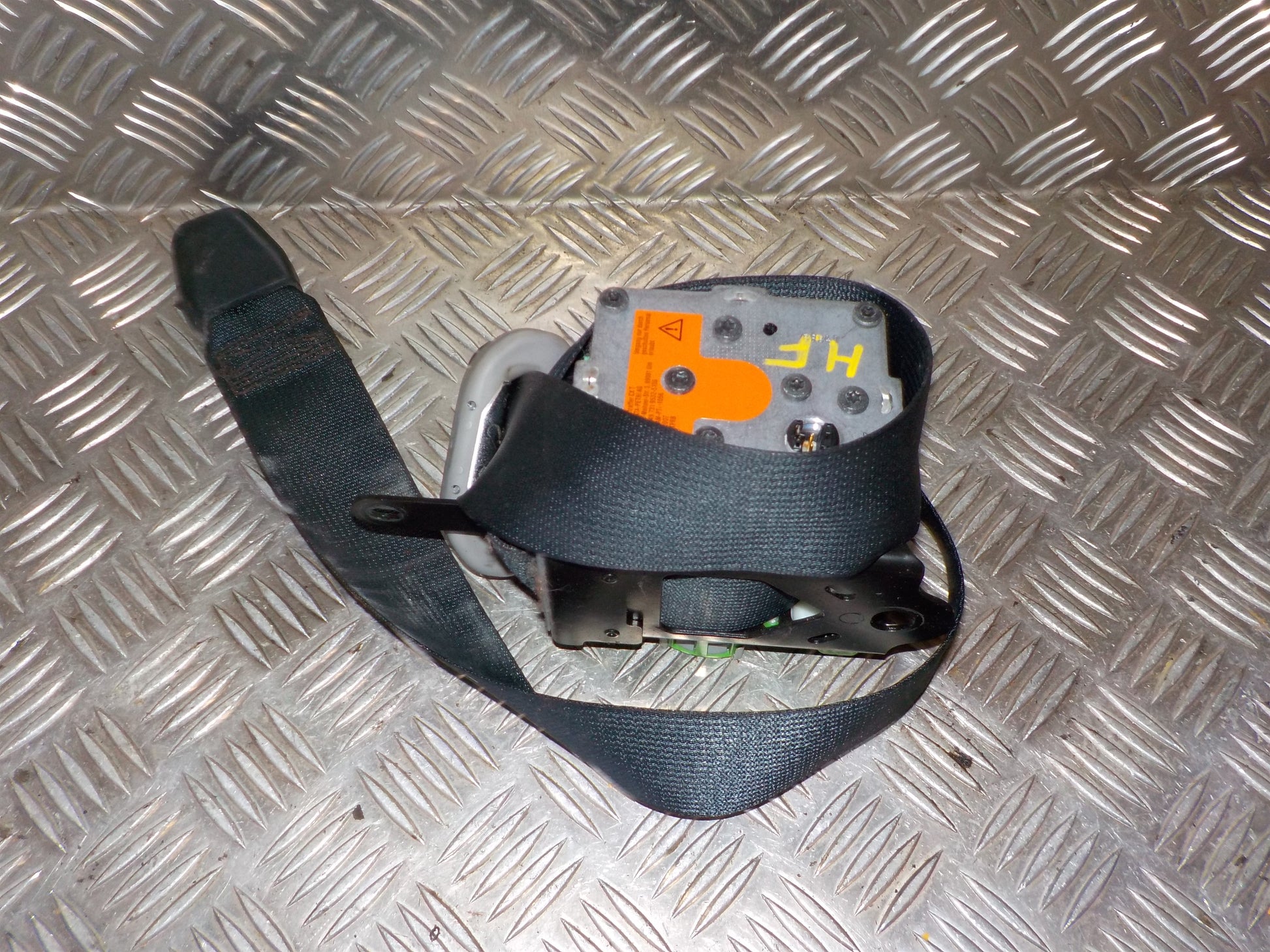 Toyota Yaris Sikkerhedsseler For Med OEM Nr. 732100D200C1 Fra Toyota Ophugger